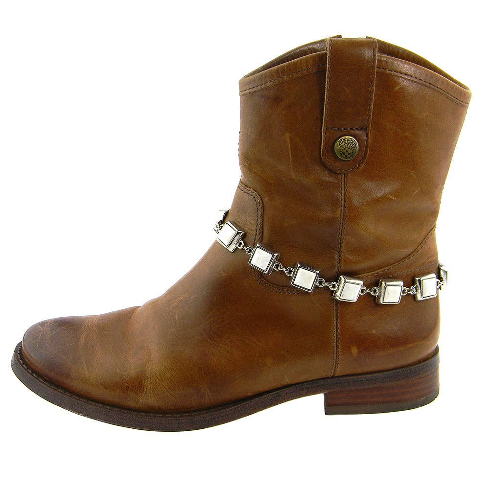 BOT009  DYED WHITE TQ, LINKED BOOT CHAIN