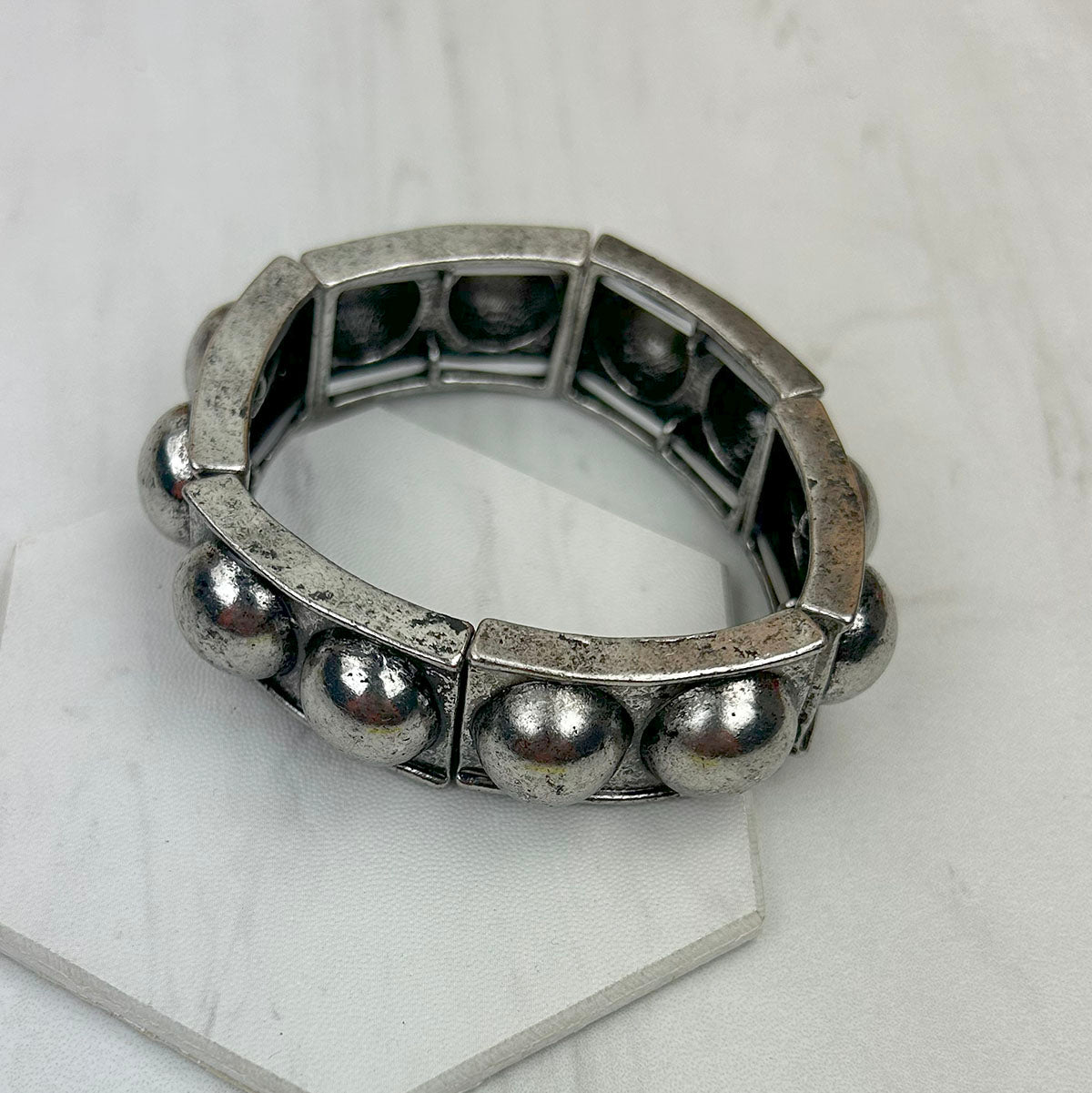 BR241130-02-SILVER     Silver metal bracelet