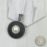 PDO-0727-05                        Silver metal with cream pearl beads Pendent