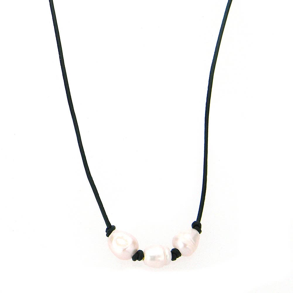 CKZ161009-12 BLK   3-FRESHWATER PEARL, HAND KNOTTED, LEATHER CHOKER