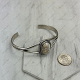 BR231205-01-BLACK             Silver metal with black stone bangle