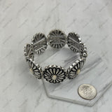 BRY251124-01-BLUE            Silver metal with blue oval stone stretchy Bracelet