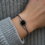 BR231205-01-BLACK             Silver metal with black stone bangle