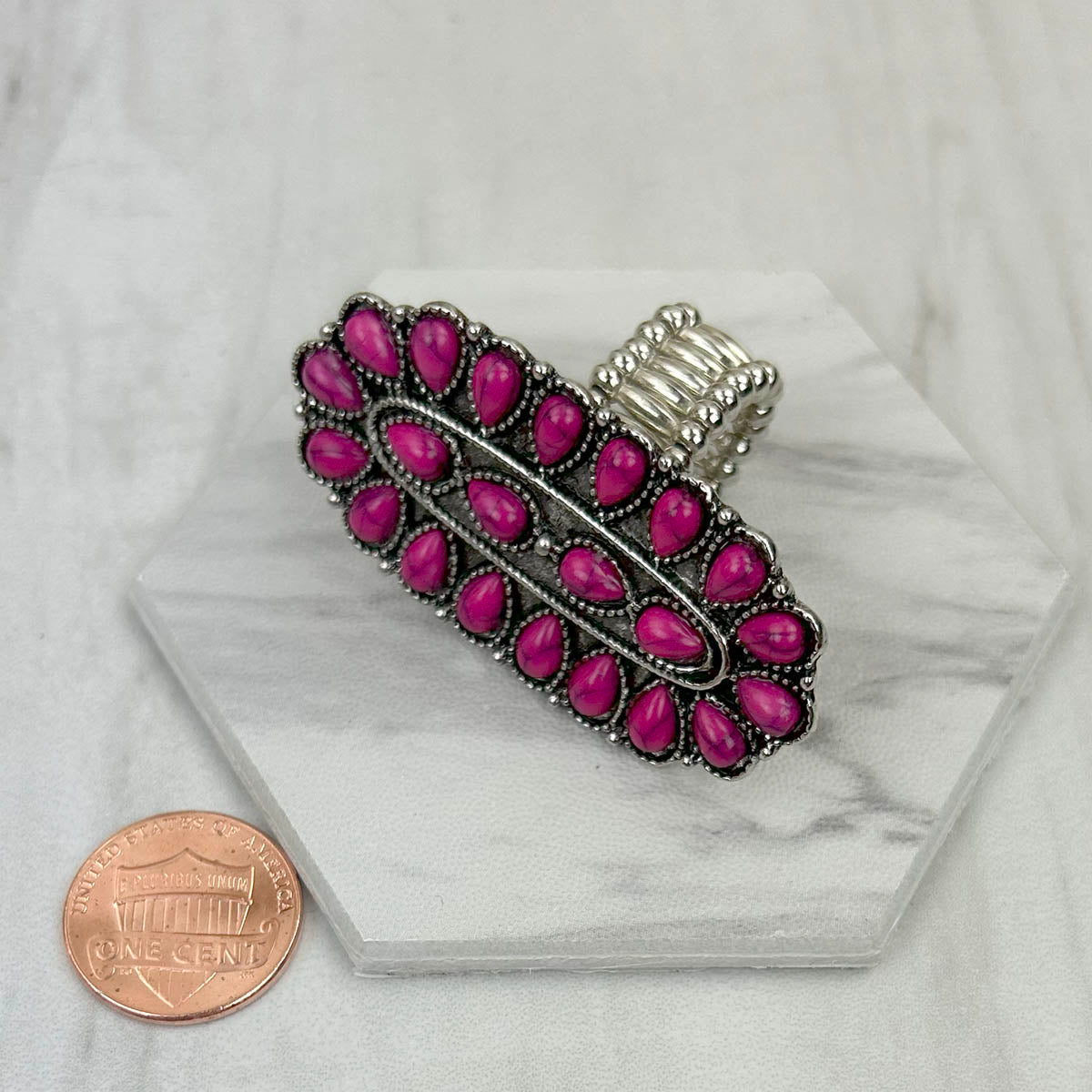 RGY220330-03-HOT PINK-SILVER                               Silver with hot pink stone oval concho stretch Ring