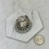 RGY251230-05-01                     Silver metal with blue turquoise stone coin shape Ring